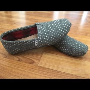 Polka dot TOMS