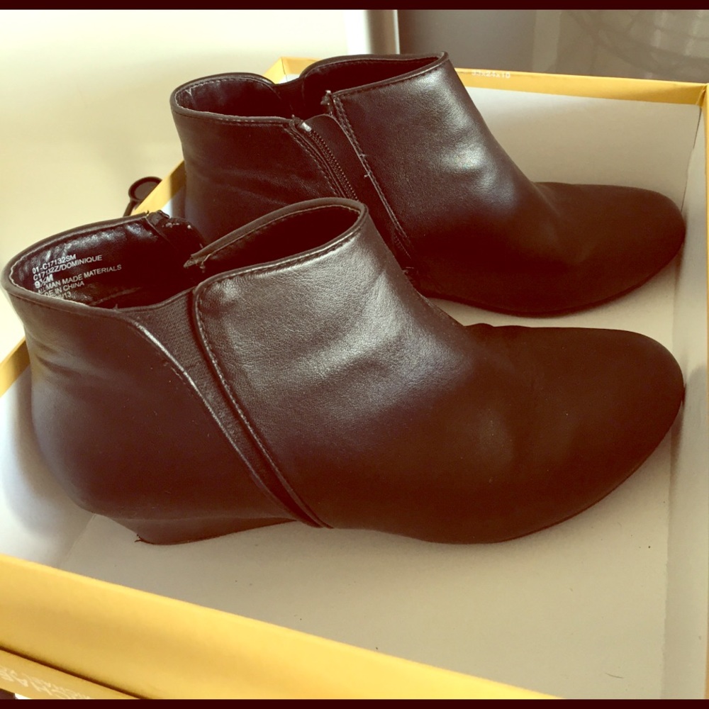 Cliffs White Mountain "Dominique" Black Booties