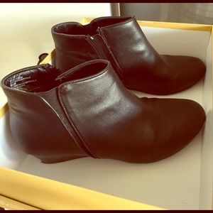 Cliffs White Mountain "Dominique" Black Booties