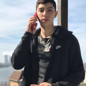 Meet your Posher, Ethan