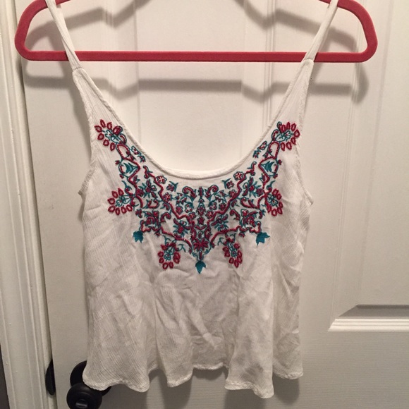 BRAND NEW white lose crop top with pretty beading - Picture 1 of 3