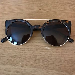 Quay Livnow sunglasses