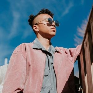 Meet your Posher, Amir