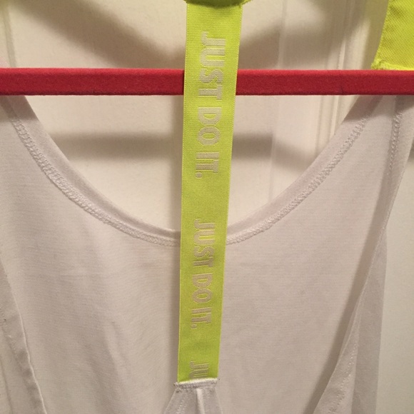 NIKE workout top with low cut back - Picture 3 of 3