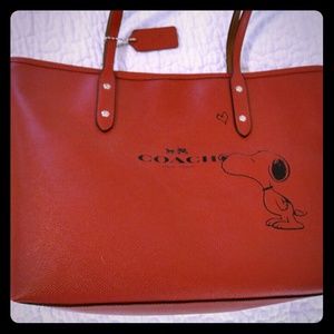 COACH SNOOPY CITY ZIP TOTE!!!