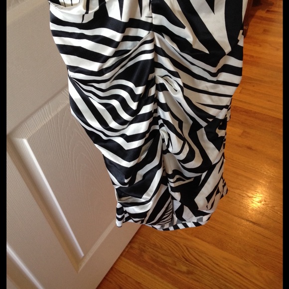 Fun date night or party dress - Picture 3 of 4