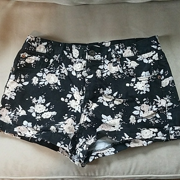 High waisted patterened denim shorts - Picture 1 of 1