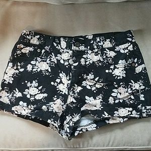 High waisted patterened denim shorts