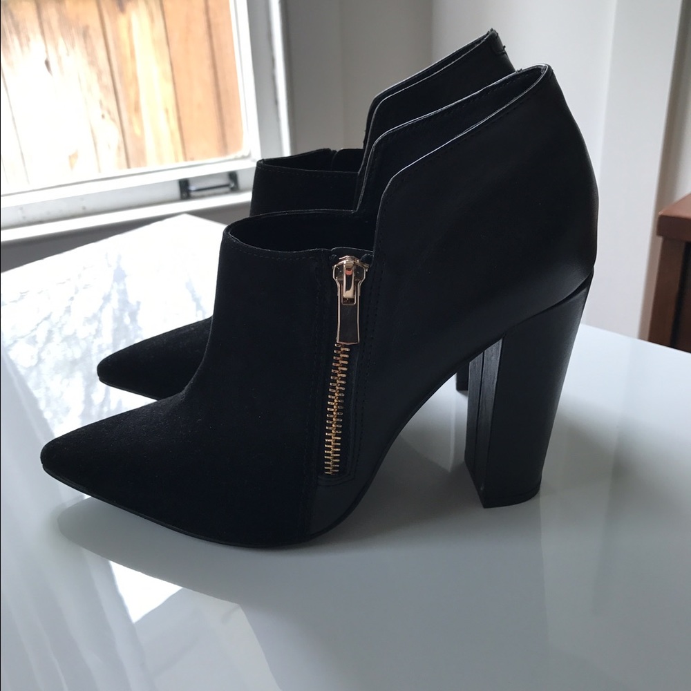 Shoemint Gwen Booties, Black w/Gold Zipper, Size 8