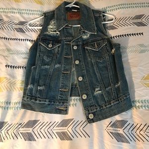 LEVIS Distressed jean vest