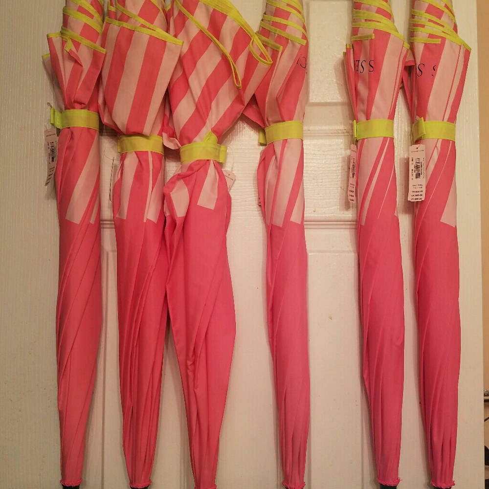 Brand New Victoria secret Unbremlla ( ONLY ONE REMAINING)