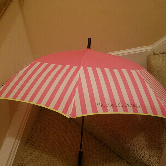 Brand New Victoria secret Unbremlla ( ONLY ONE REMAINING) - Picture 3 of 4