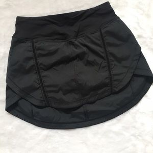 Lululemon size 2 Tall black Running Skirt