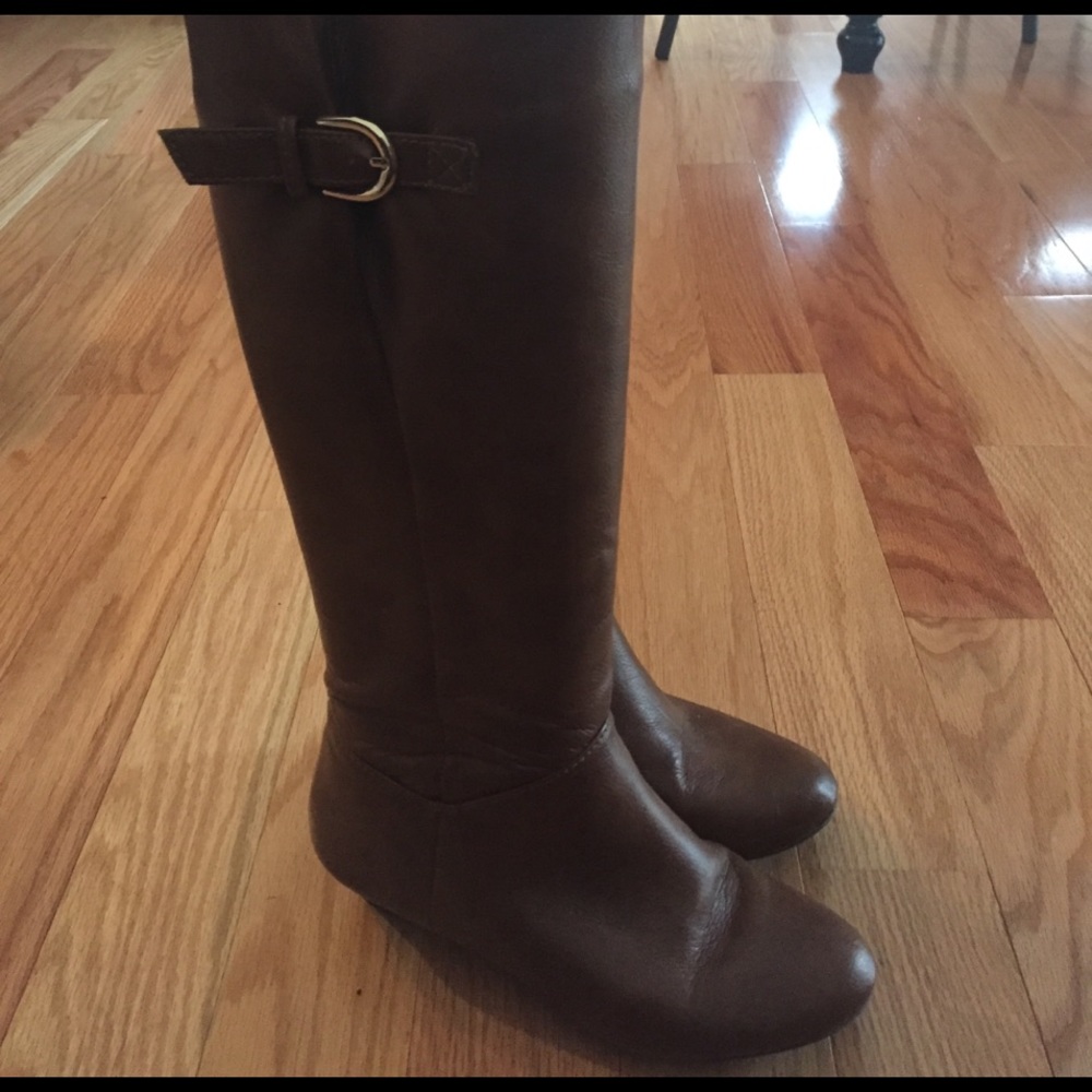Size 6 Brown boots