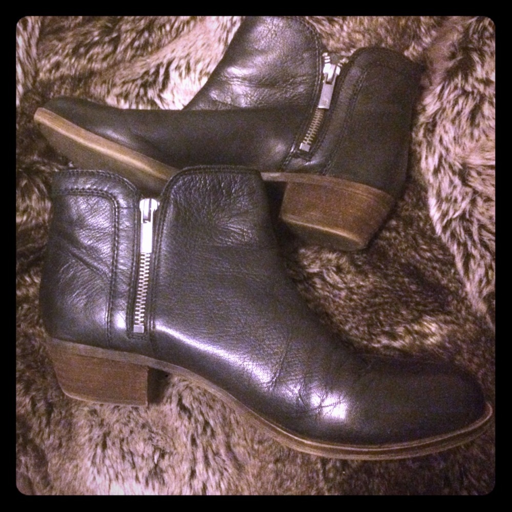 Lucky Brand black booties size 7.5