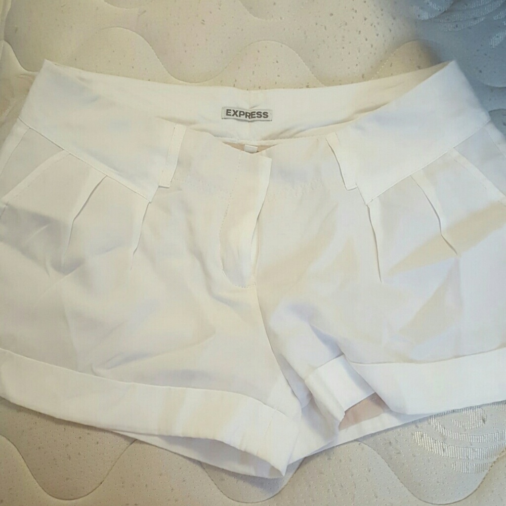 Express Size 8 White shorts