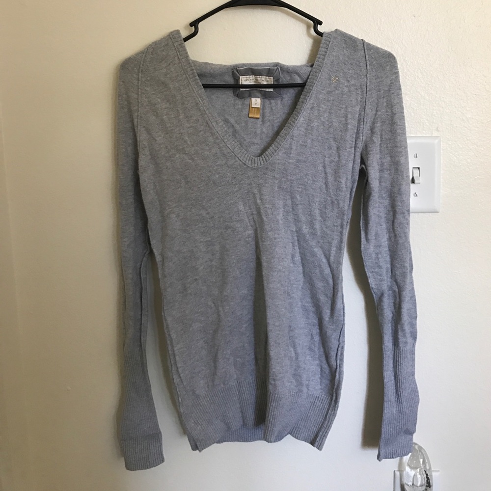 Long sleeve hooded gray sweater