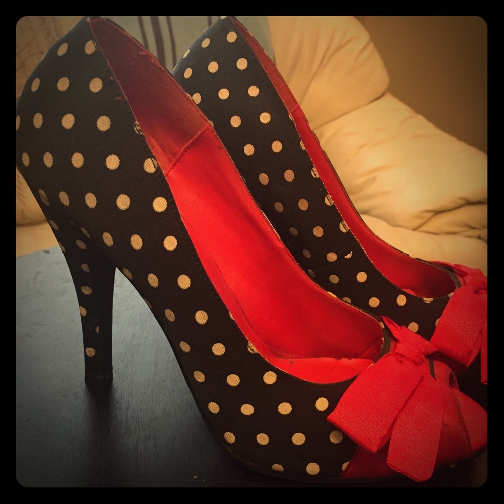 Black & White Polka Dot Heels with Res Satin Bows