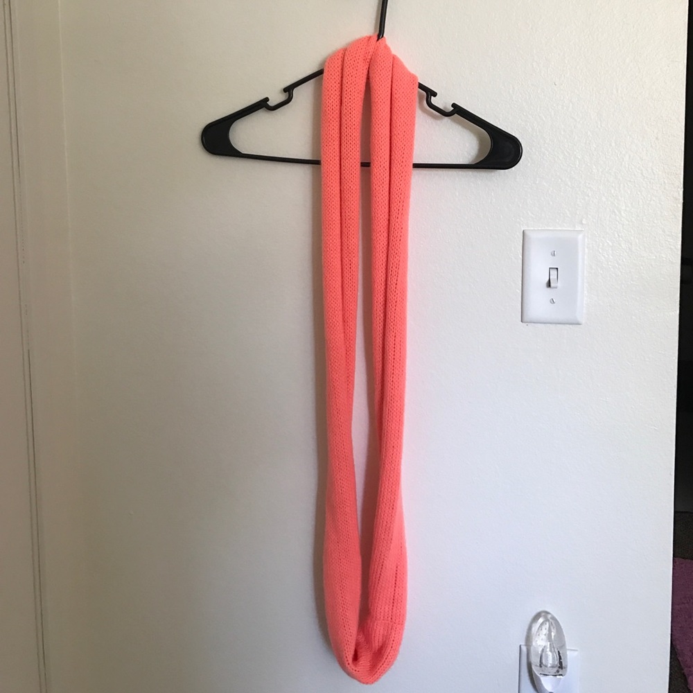 Coral scarf