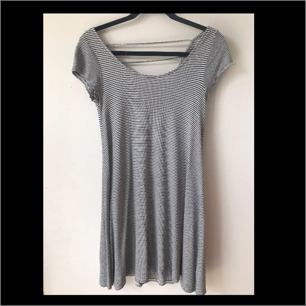 Tshirt dress with low open back