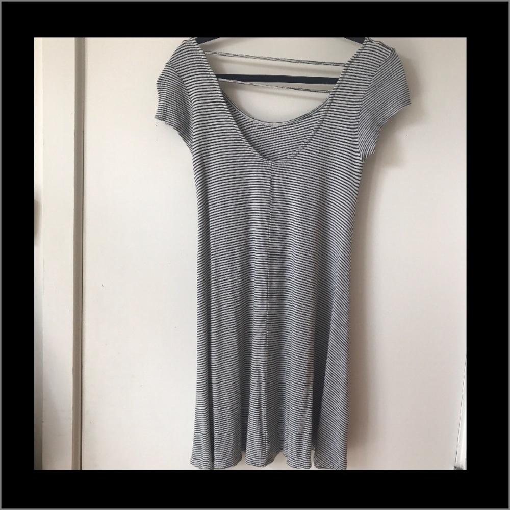 Tshirt dress with low open back - Picture 2 of 2