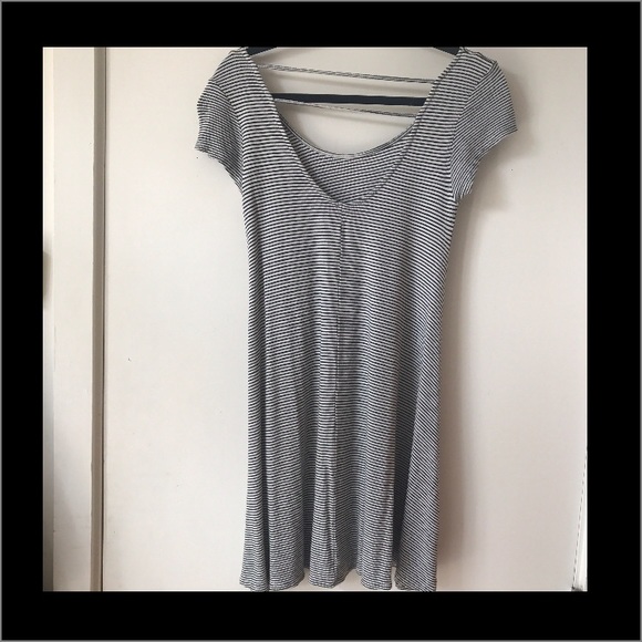 Tshirt dress with low open back - Picture 2 of 2