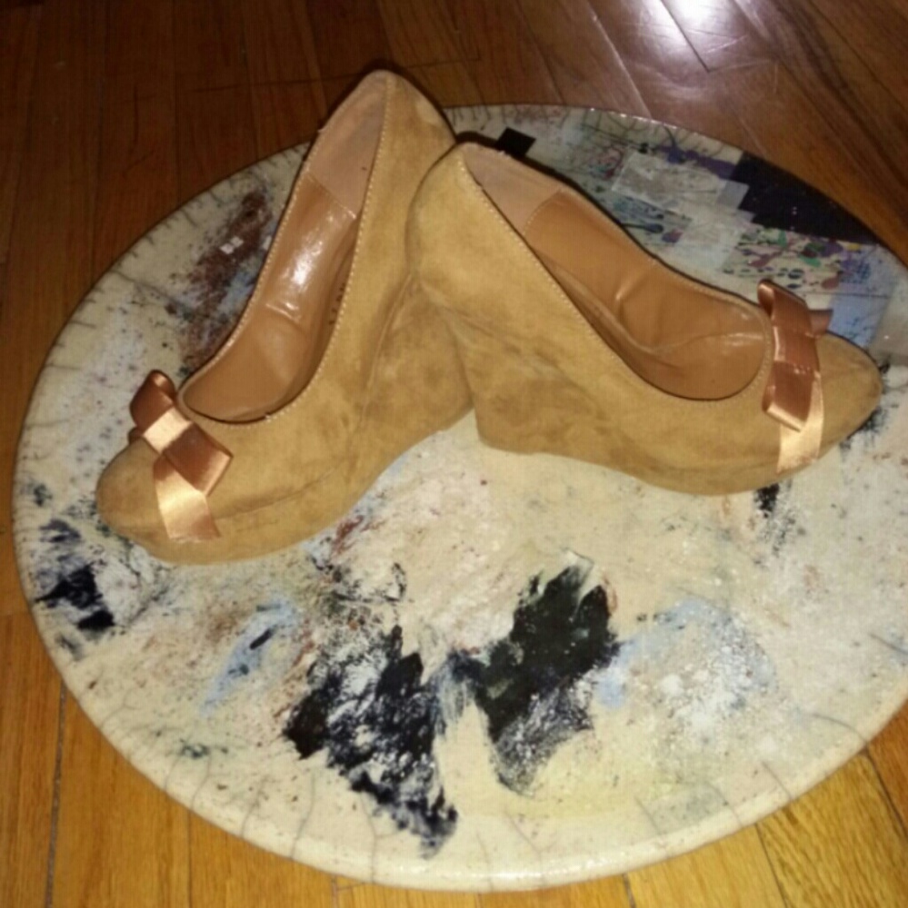 Shoe's - Picture 1 of 4
