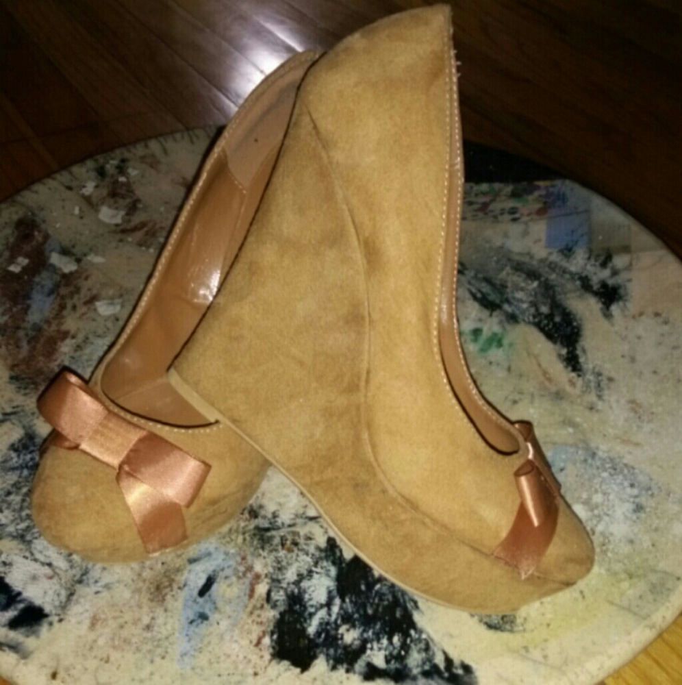 Shoe's - Picture 3 of 4