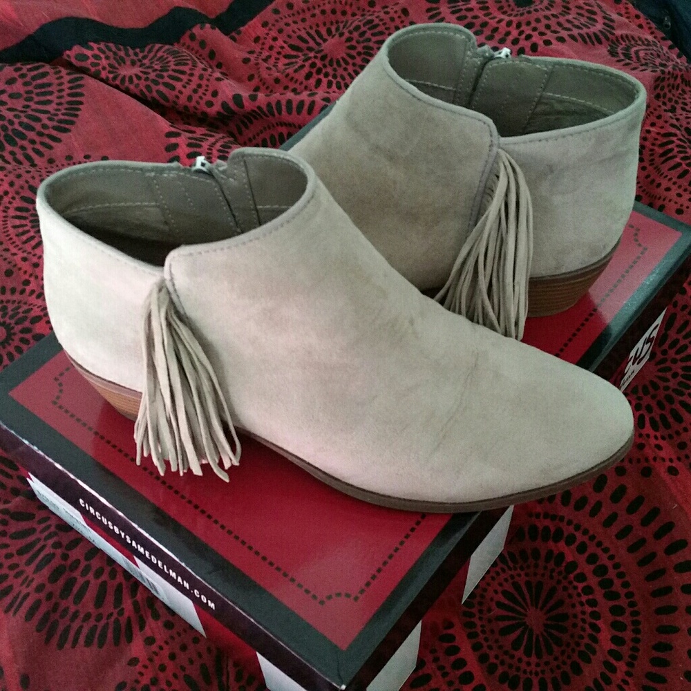 NWOT Circus by Sam Edelman fringe booties