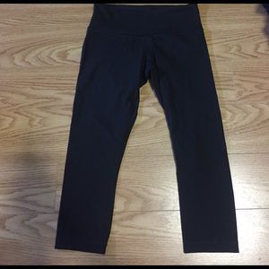 Lululemon black cropped leggings