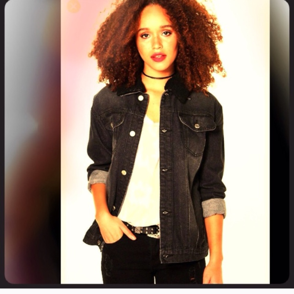 Chic black denim jacket 😍