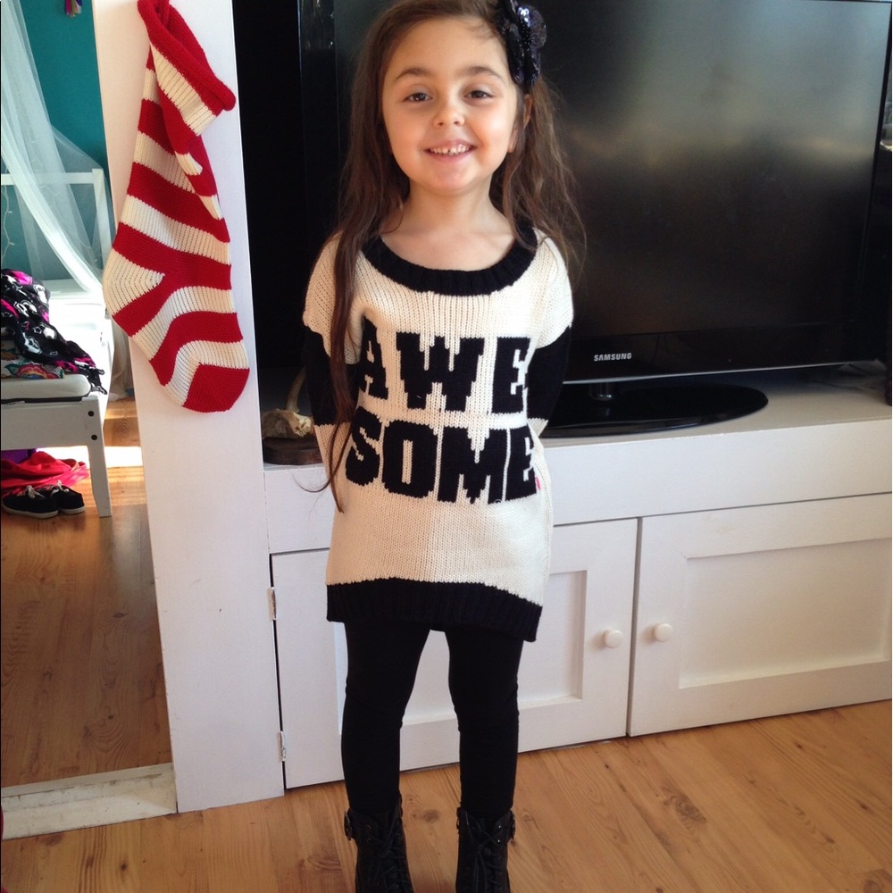 RUUM girls sweater