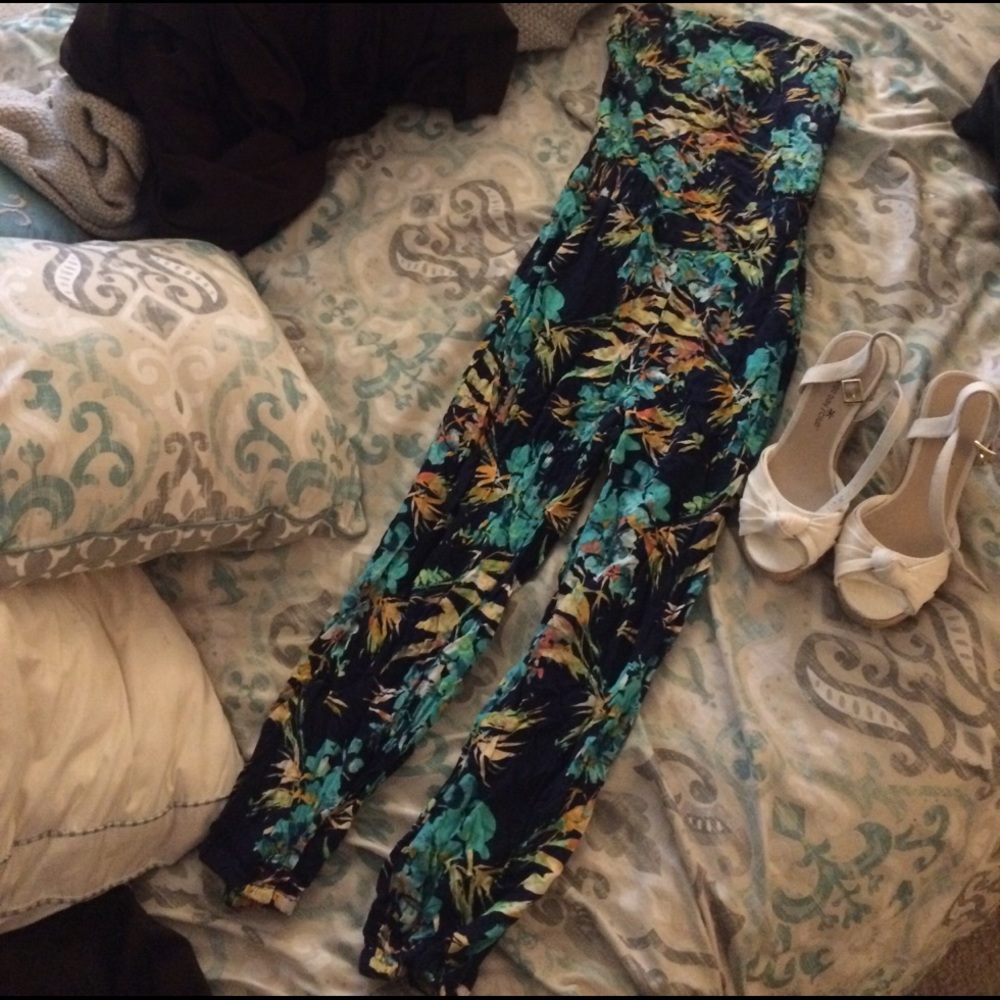 Floral jumpsuit🌺💐🌸