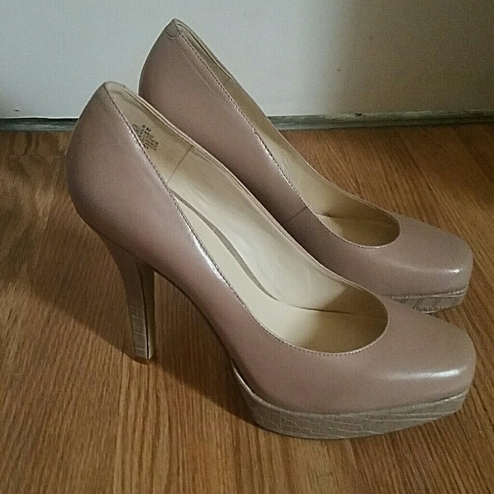 like new nude heels