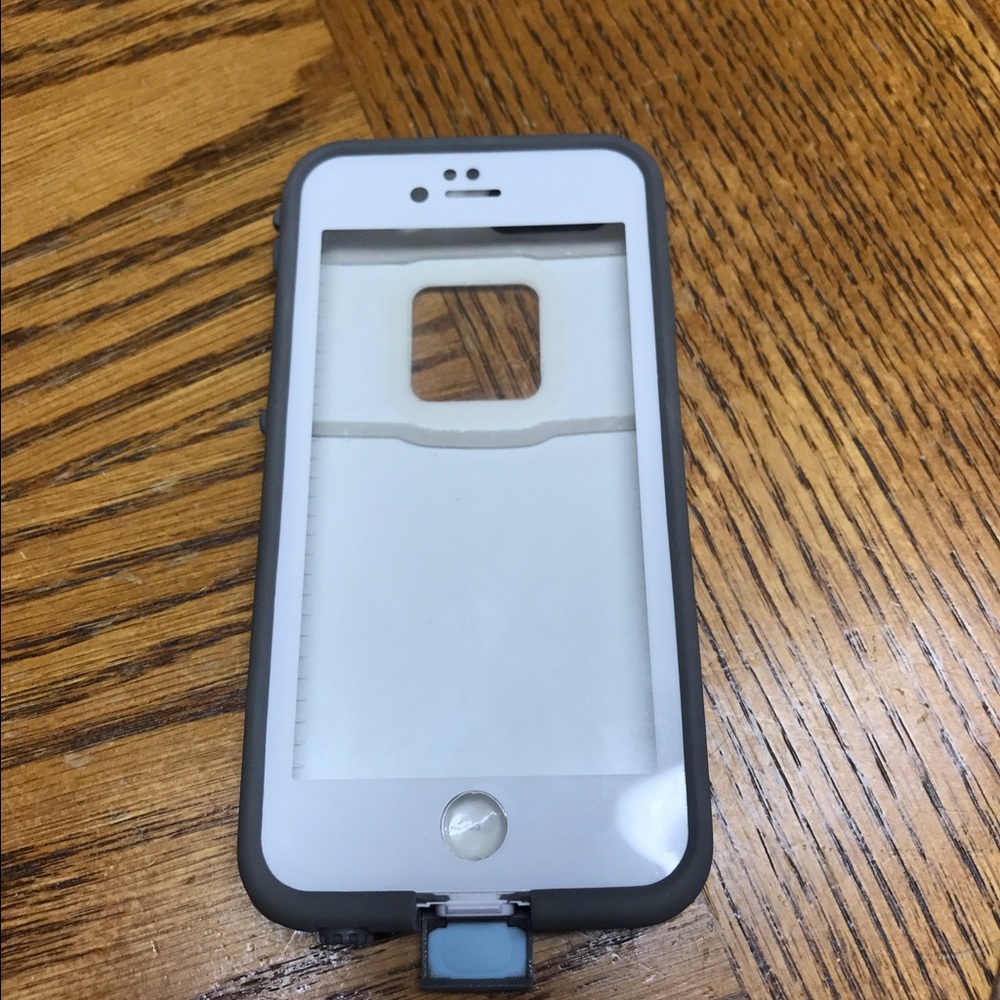 White iPhone 6/6S lifeproof case
