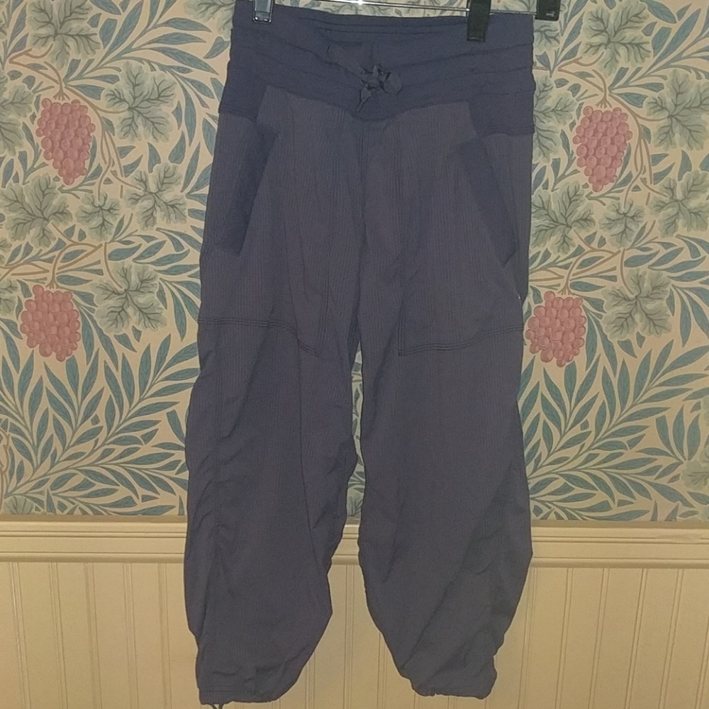 LULULEMON CAPRI PANTS