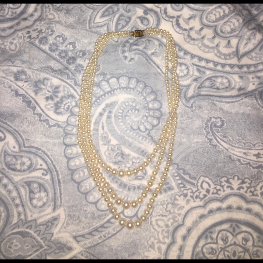 🙃FINAL SALE- String of pearl necklace