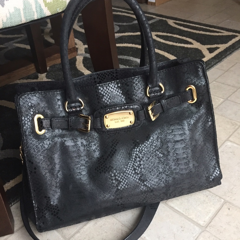 🎉HP🎉 Michael Kors Black Hamilton used with love
