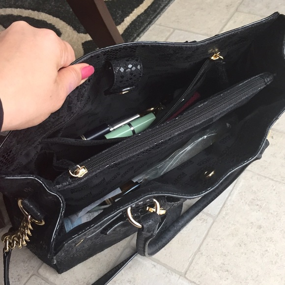 🎉HP🎉 Michael Kors Black Hamilton used with love - Picture 4 of 4