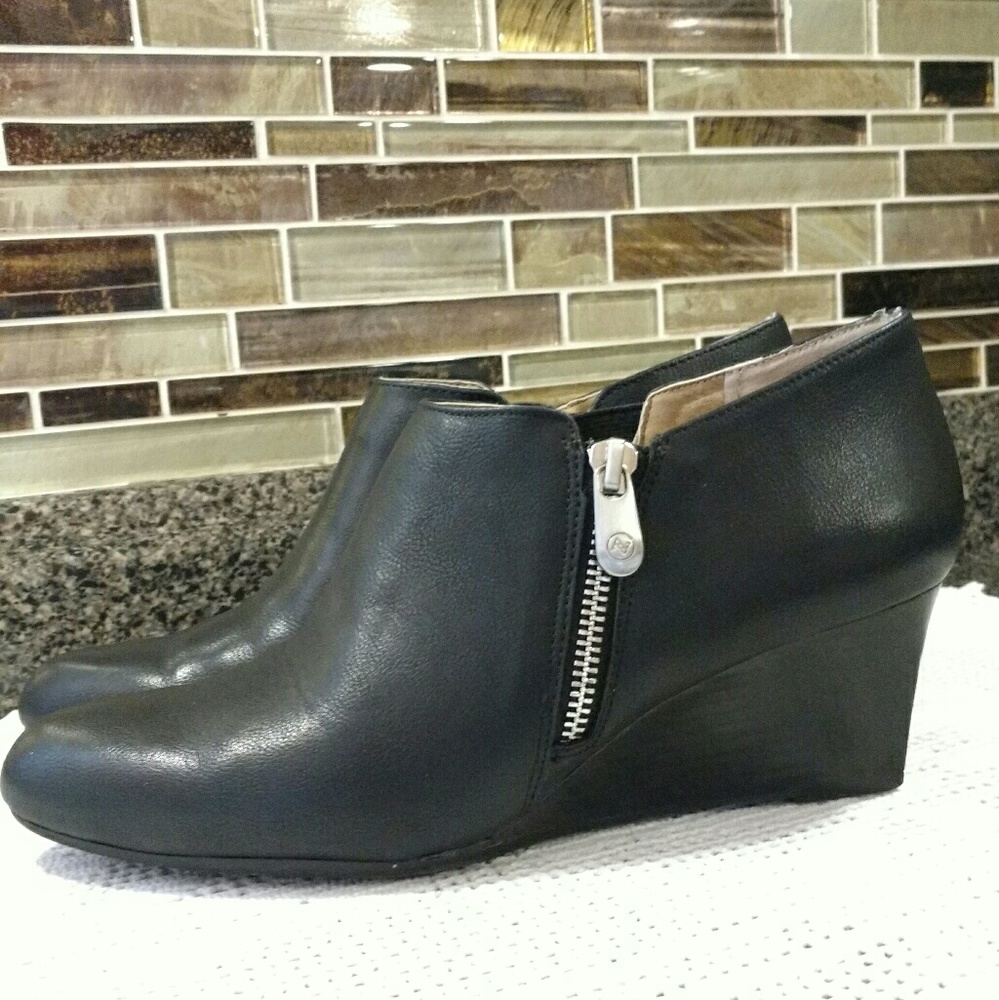 Adrienne Vittadini Wedge Ankle Boots size 8.5B EUC