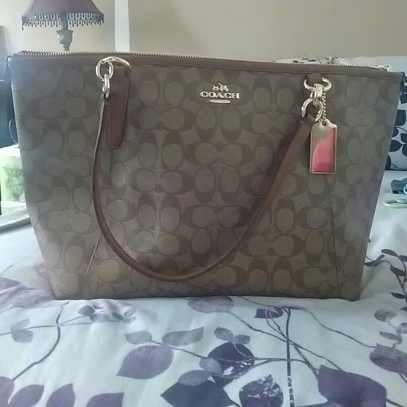 Coach handbag - Picture 1 of 4
