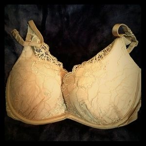 32D Victoria's Secret plunge bra nude.