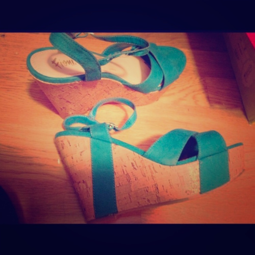 Turquoise spring wedges