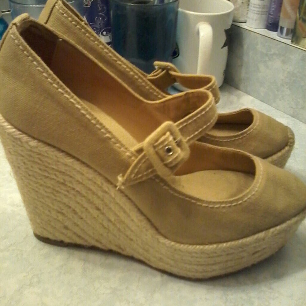 Authentic Christian Louboutin Mallorca Wedges size 8-8 1/2 Re-Poshing Re-Poshing