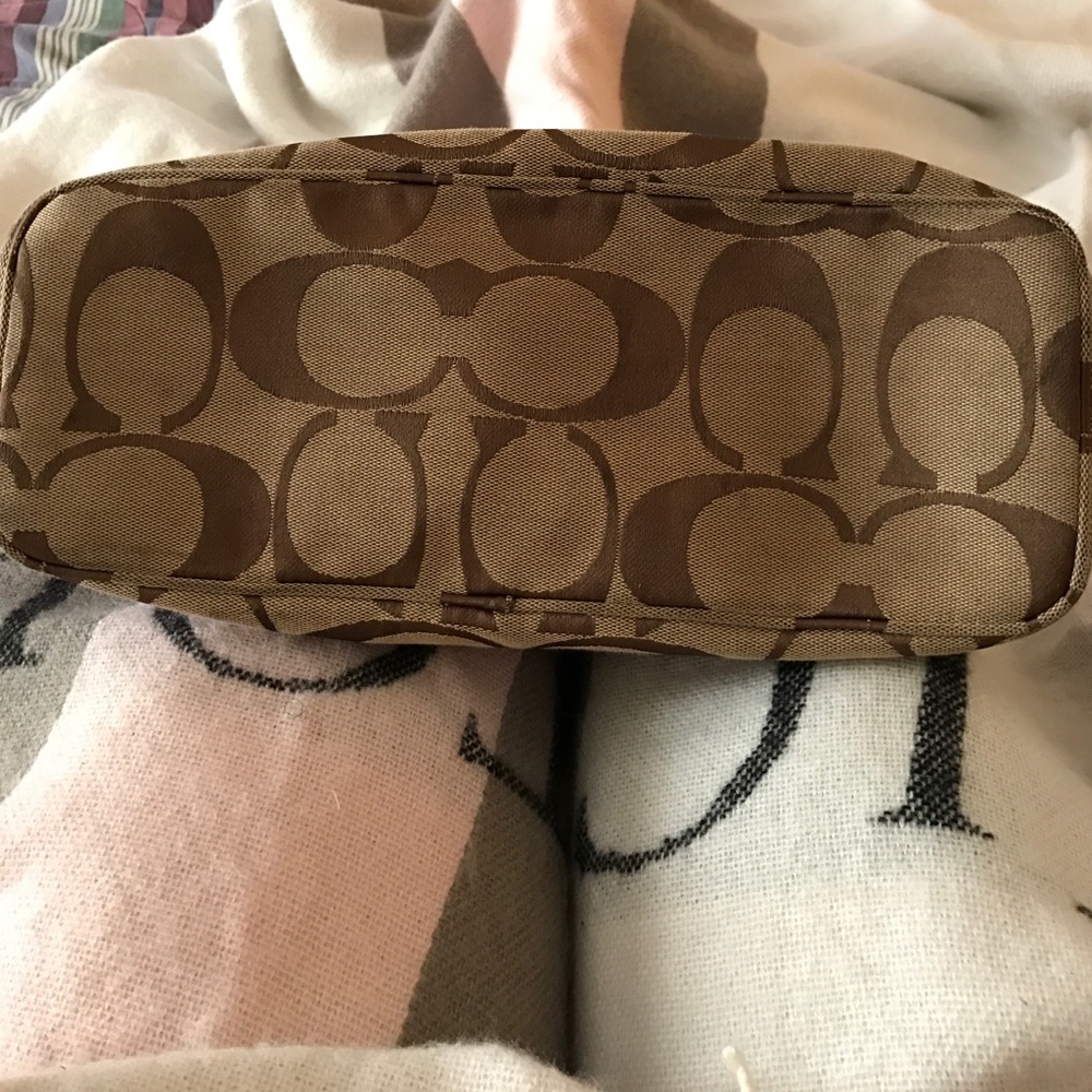 Coach 👛 Purse 💜 - Picture 3 of 4