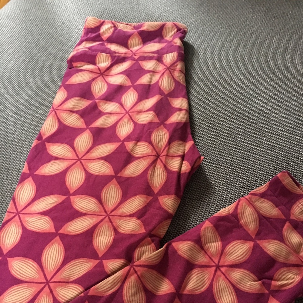 ❌SOLD❌ Lularoe OS Leggings
