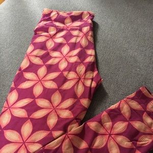 ❌SOLD❌ Lularoe OS Leggings