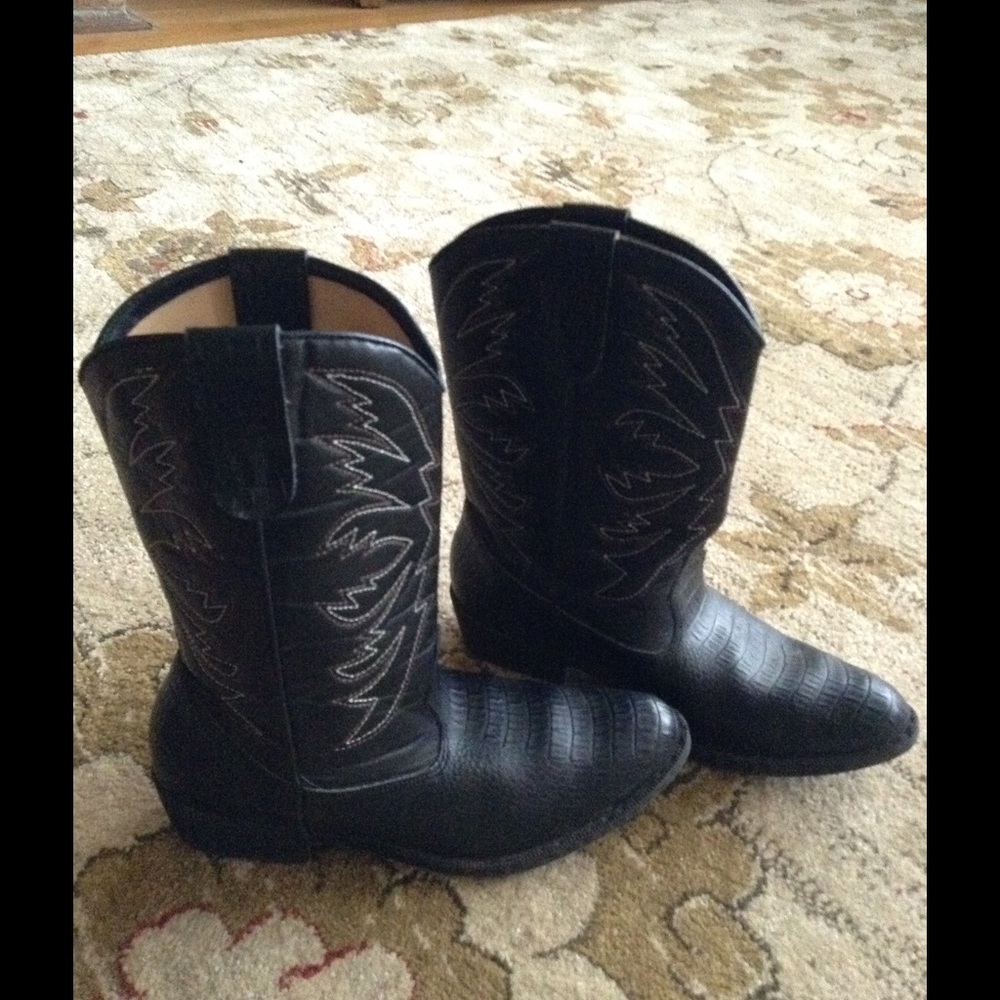 Black cowboy boots