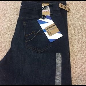 **NWT**DKNY Jeans Size 6R (32L) Mid Rise