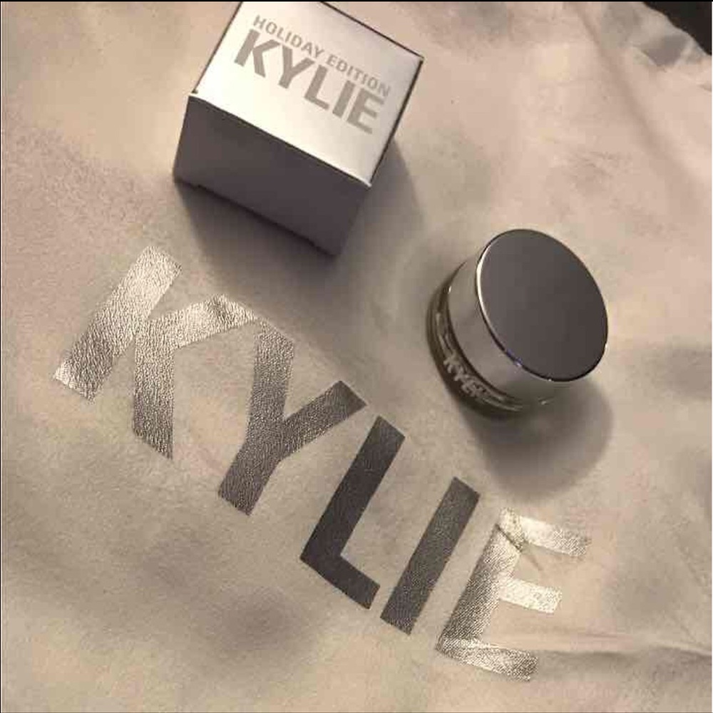 Kylie Cosmetics gold crème shadow